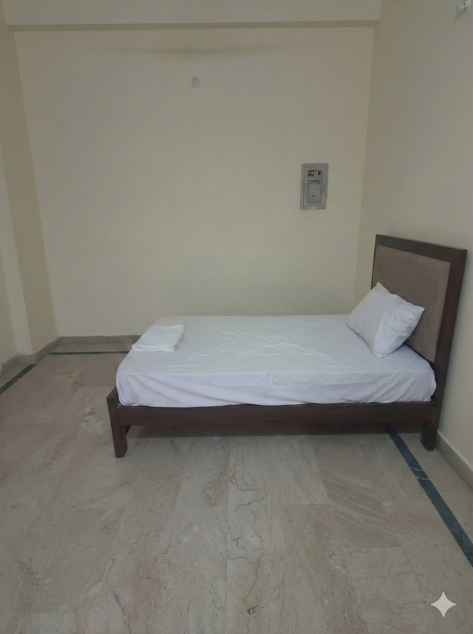 Single Bed Room